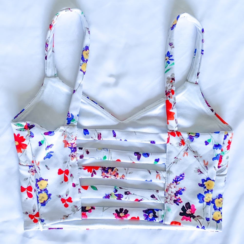 Express Floral White Crop Tank Top - Picture 2 of 6